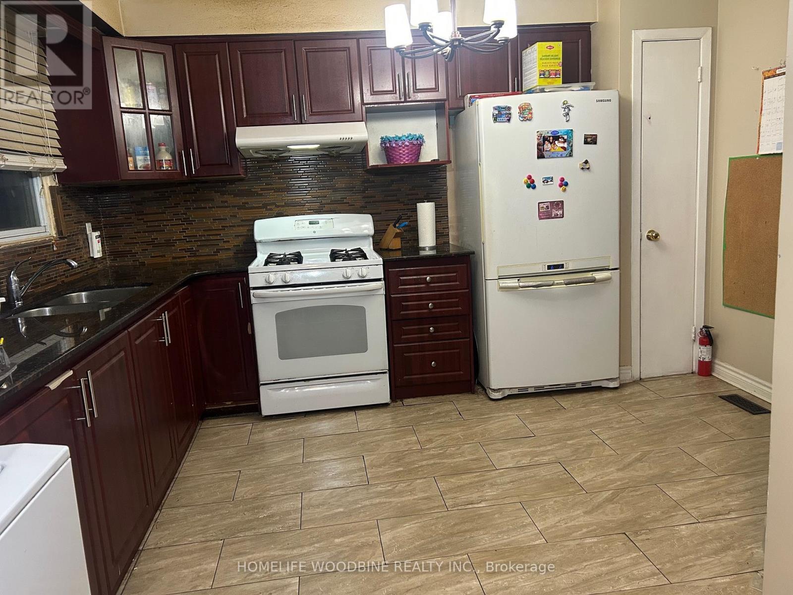 3341 Morning Star Drive, Mississauga, ON - Indoor Photo Showing Kitchen With Double Sink
