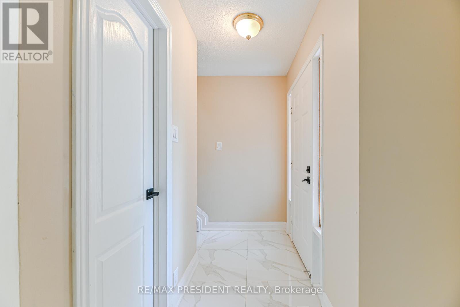 4 Lawnview Court, Brampton, ON - Indoor Photo Showing Other Room