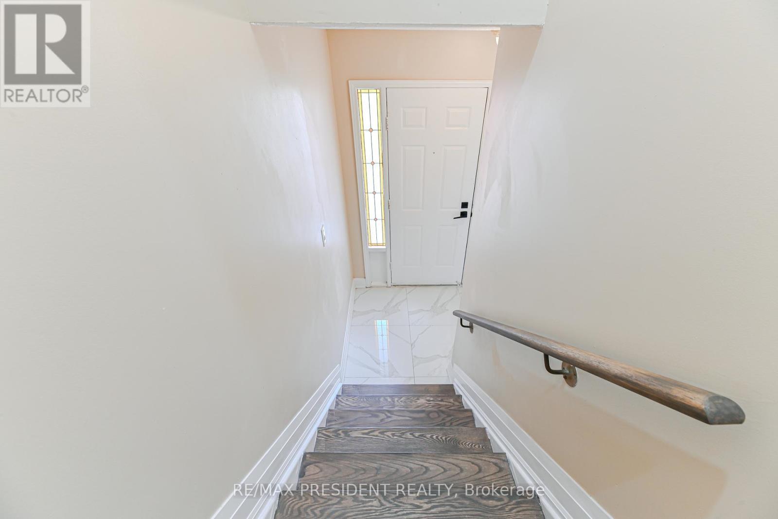 4 Lawnview Court, Brampton, ON - Indoor Photo Showing Other Room