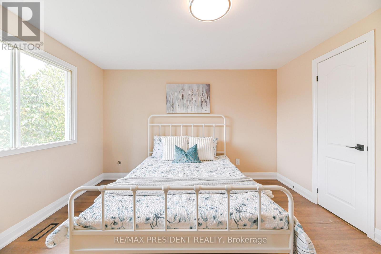 4 Lawnview Court, Brampton, ON - Indoor Photo Showing Bedroom
