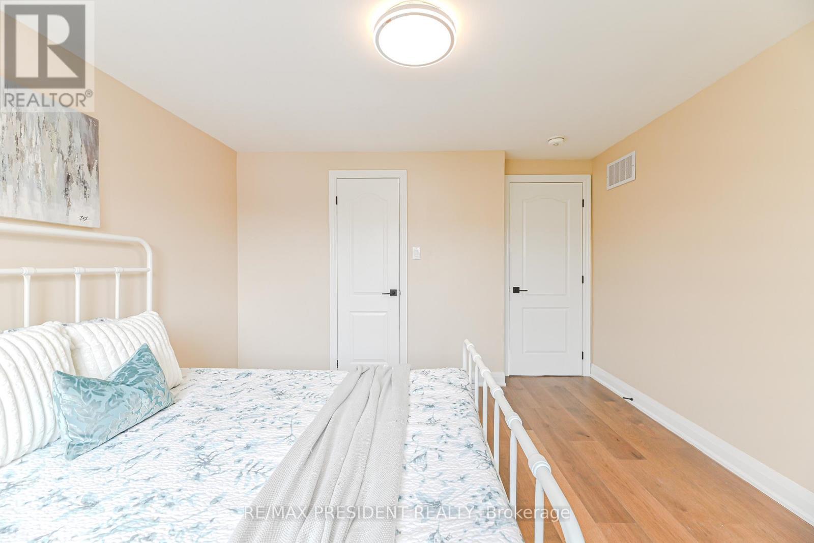 4 Lawnview Court, Brampton, ON - Indoor Photo Showing Bedroom