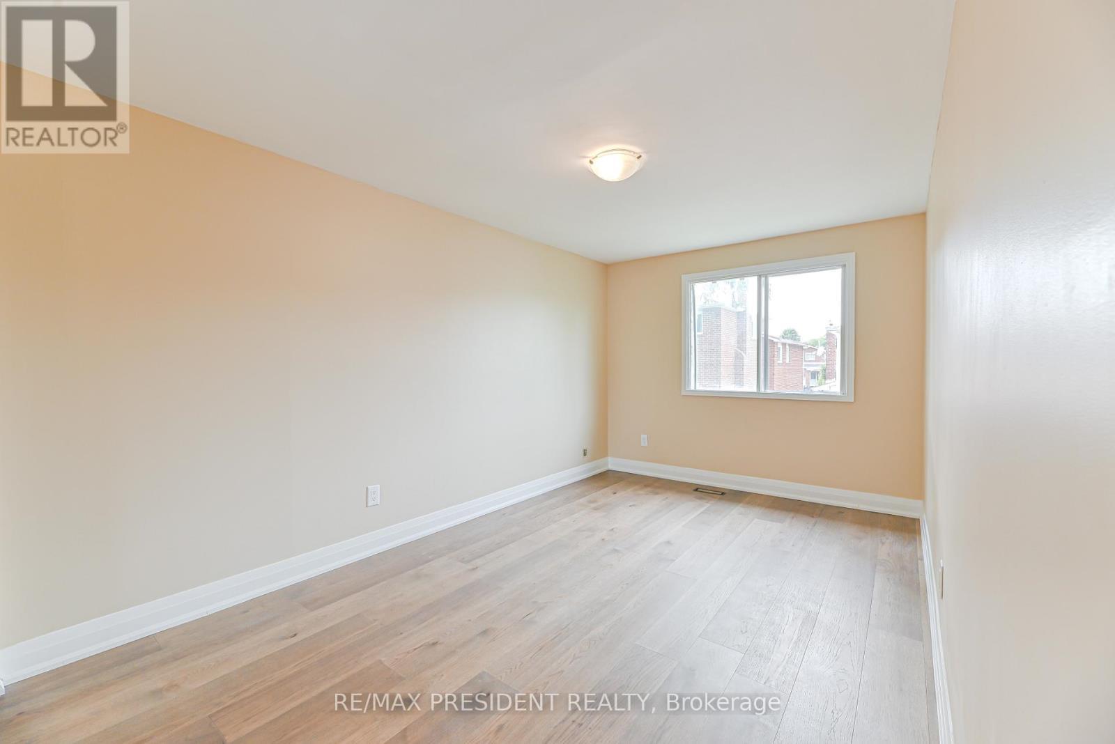 4 Lawnview Court, Brampton, ON - Indoor Photo Showing Other Room