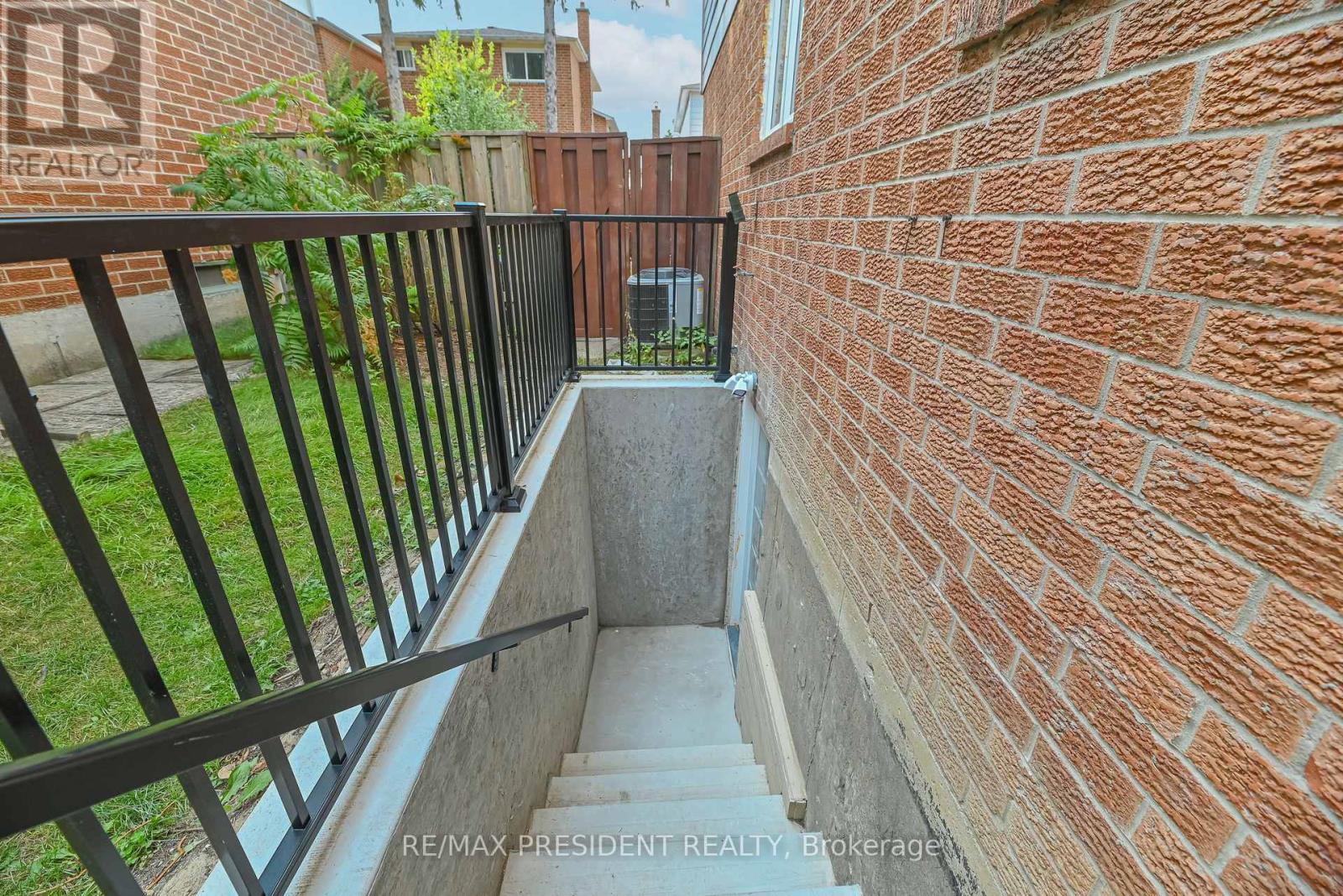 4 Lawnview Court, Brampton, ON - Outdoor With Exterior