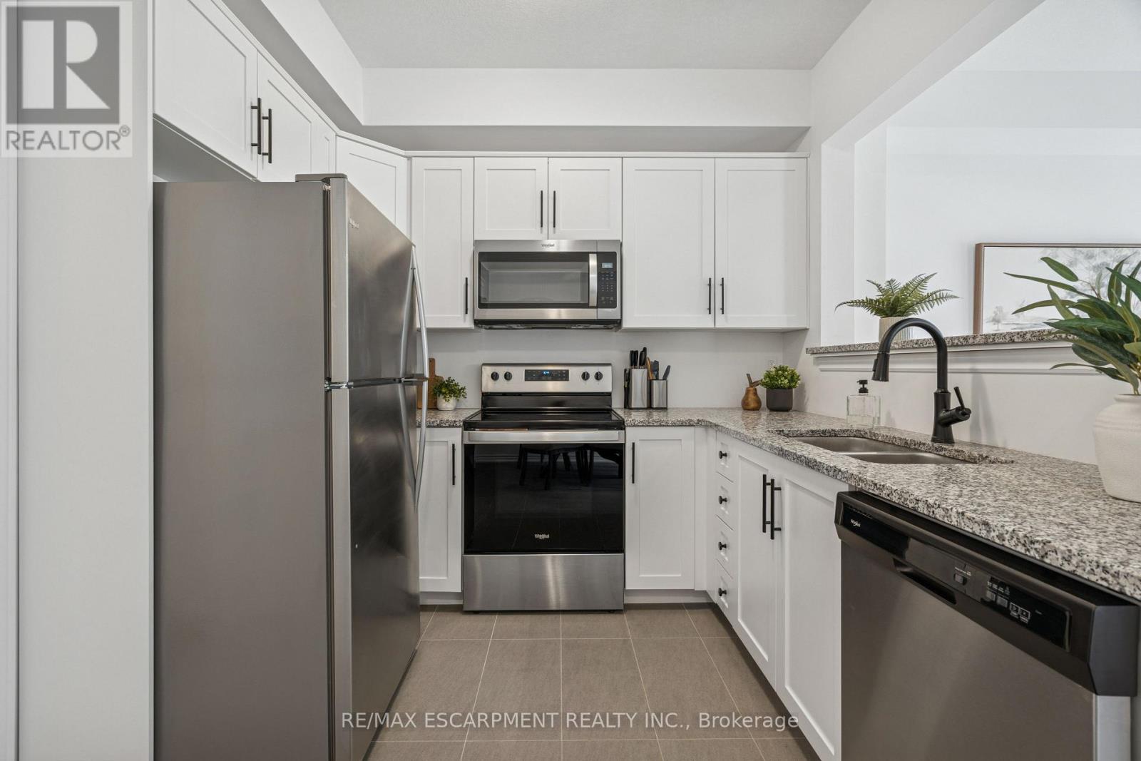 9 Elsegood Drive, Guelph, ON - Indoor Photo Showing Kitchen With Stainless Steel Kitchen With Double Sink