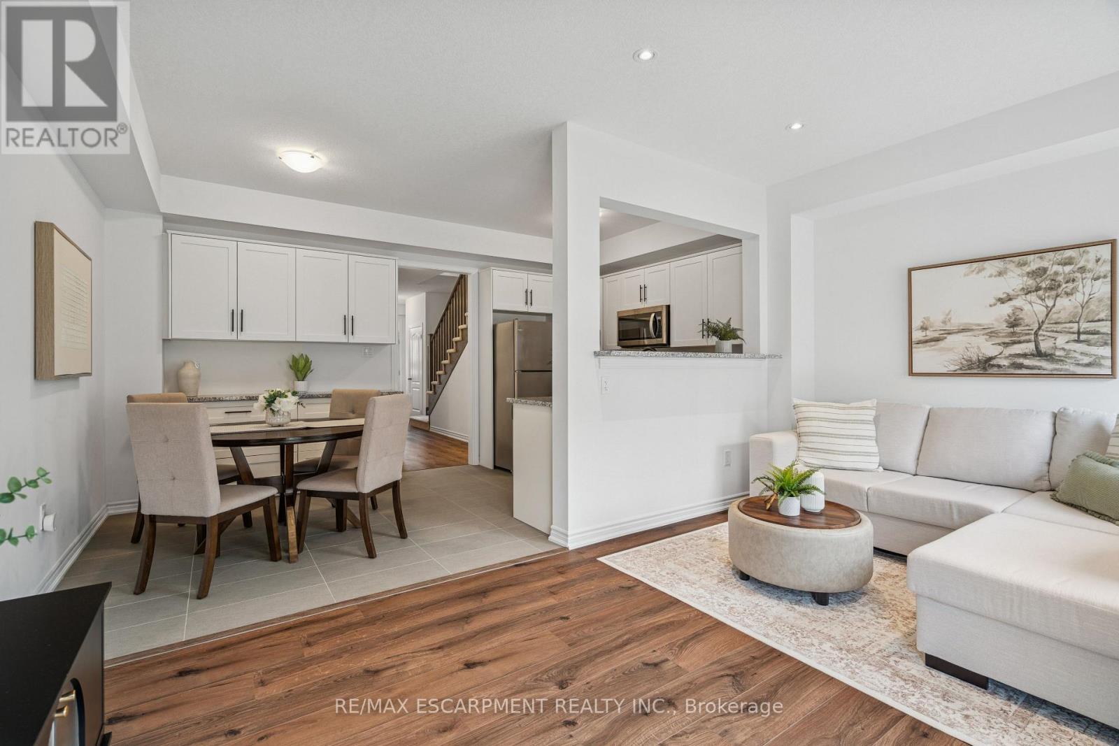 9 Elsegood Drive, Guelph, ON - Indoor Photo Showing Living Room