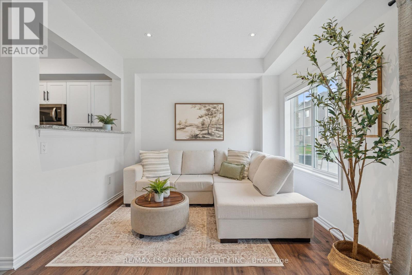 9 Elsegood Drive, Guelph, ON - Indoor Photo Showing Living Room
