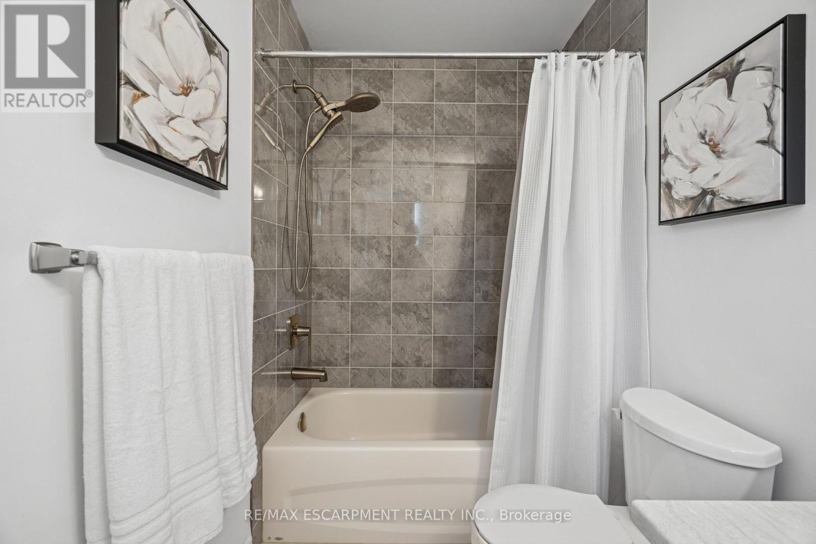 9 Elsegood Drive, Guelph, ON - Indoor Photo Showing Bathroom