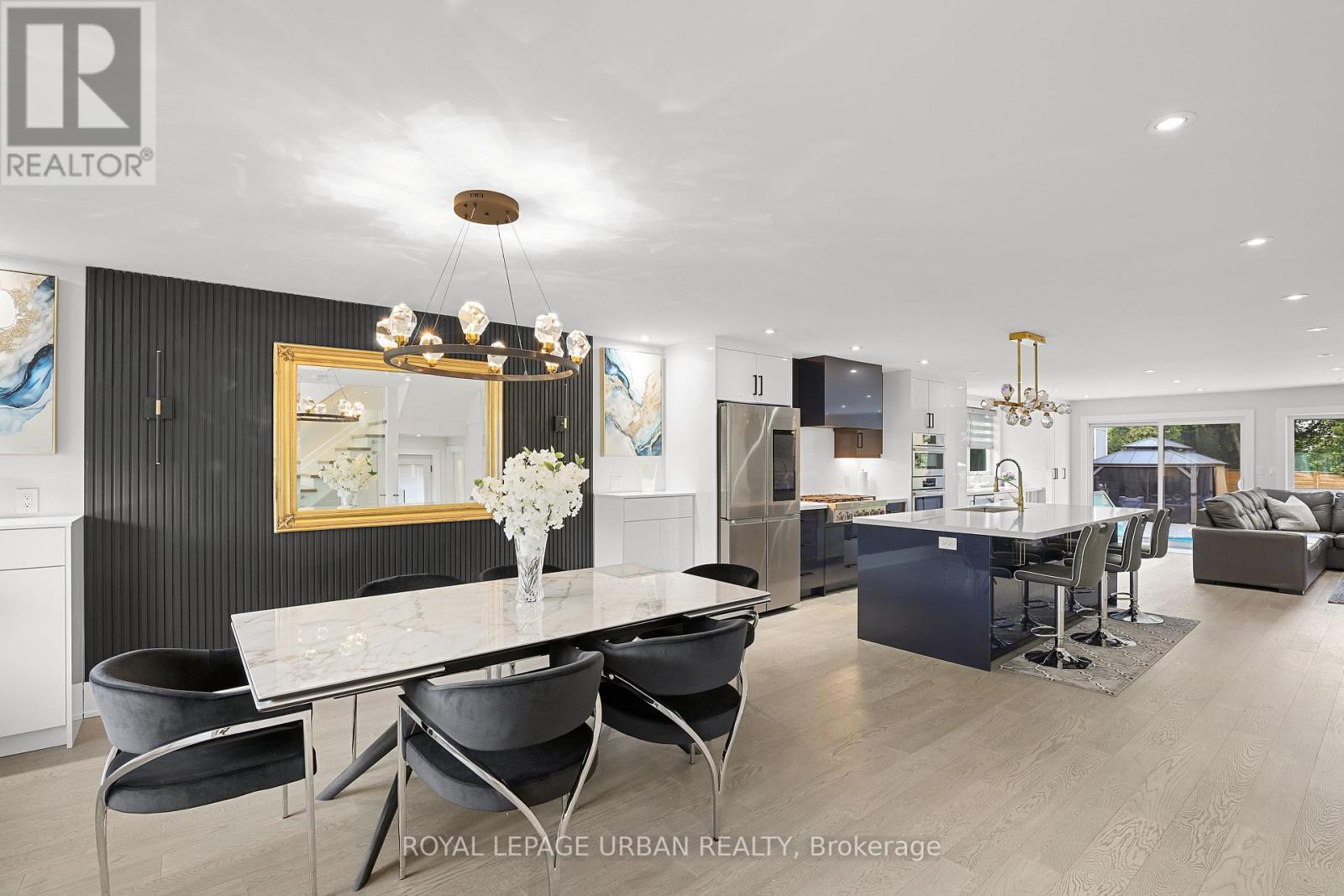 182 Parkview Hill Crescent, Toronto, ON - Indoor Photo Showing Dining Room
