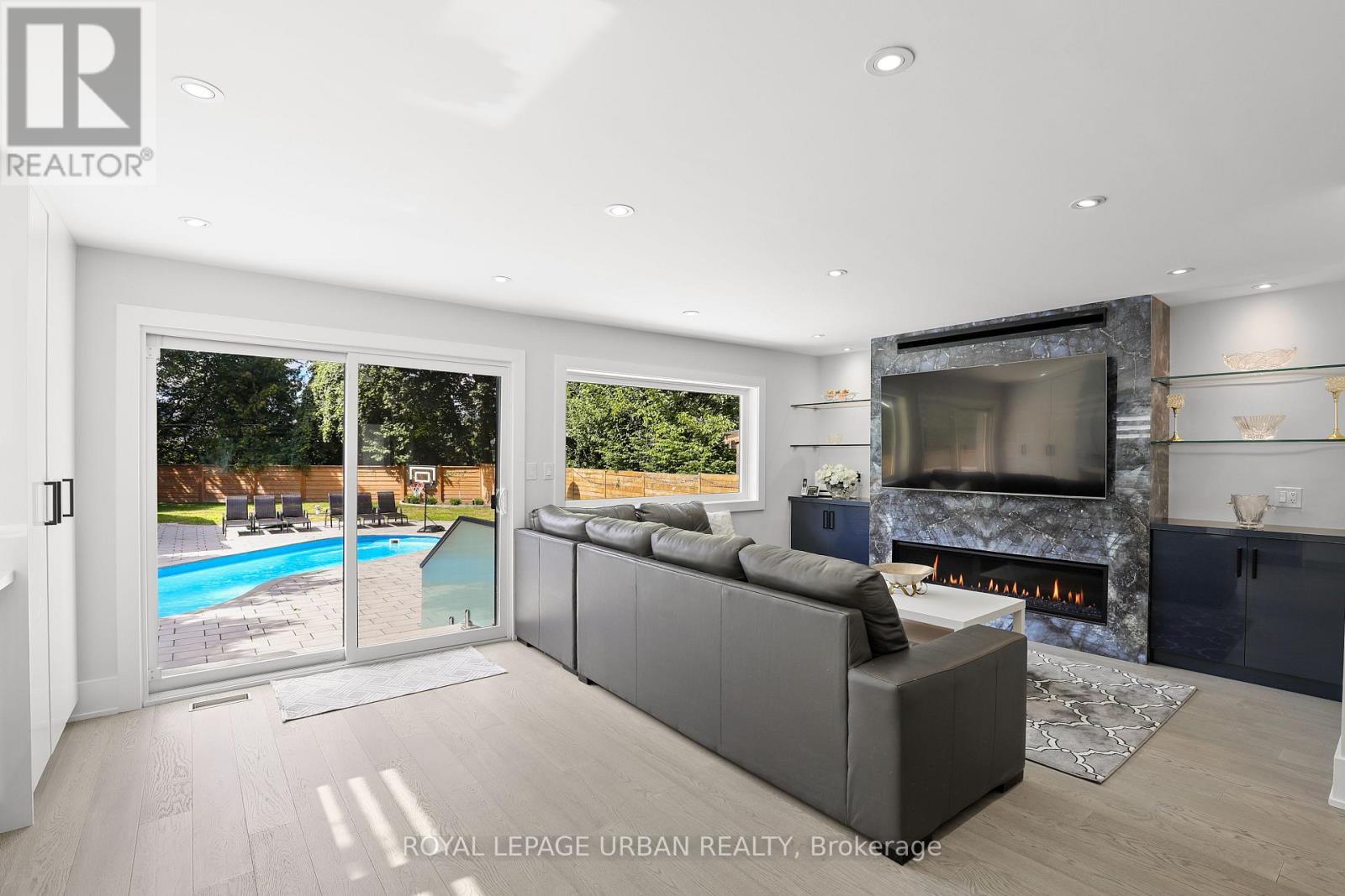 182 Parkview Hill Crescent, Toronto, ON - Indoor With Fireplace