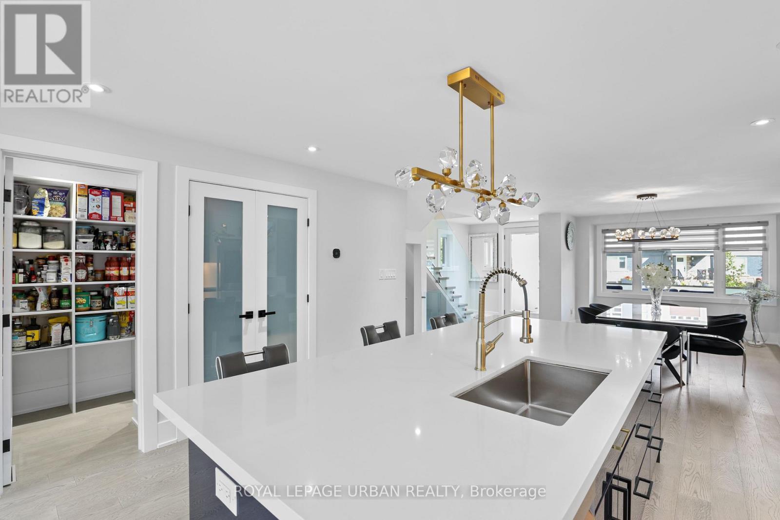 182 Parkview Hill Crescent, Toronto, ON - Indoor Photo Showing Kitchen With Double Sink