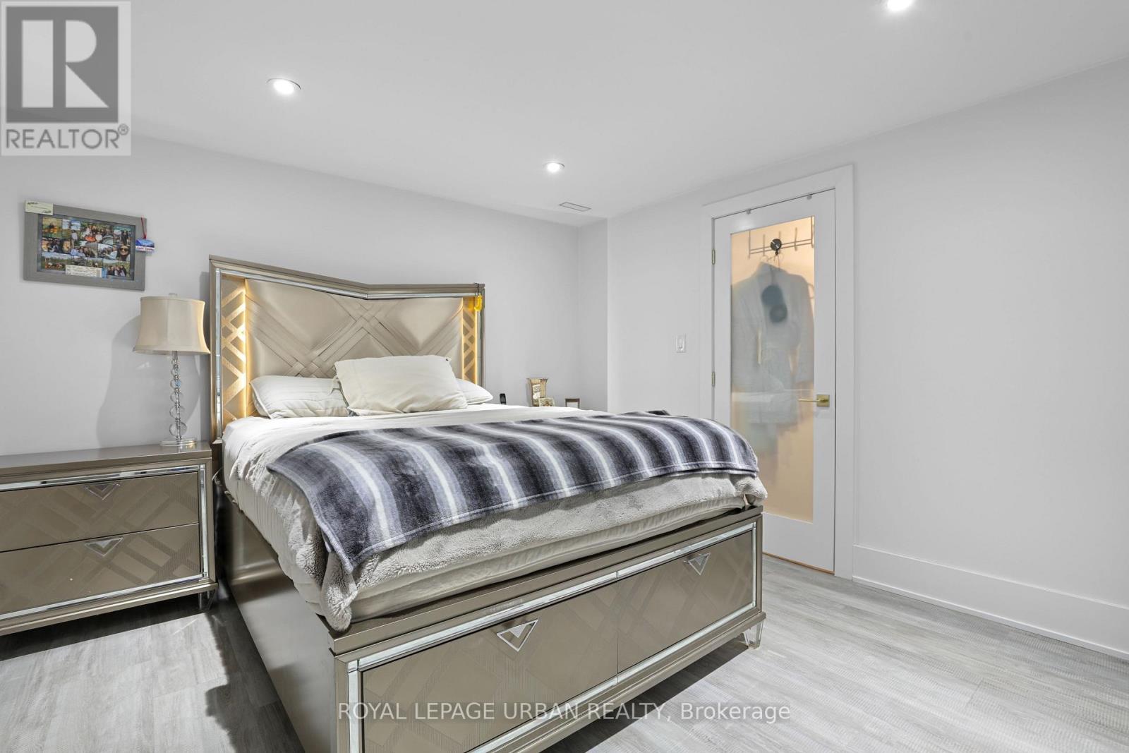 182 Parkview Hill Crescent, Toronto, ON - Indoor Photo Showing Bedroom