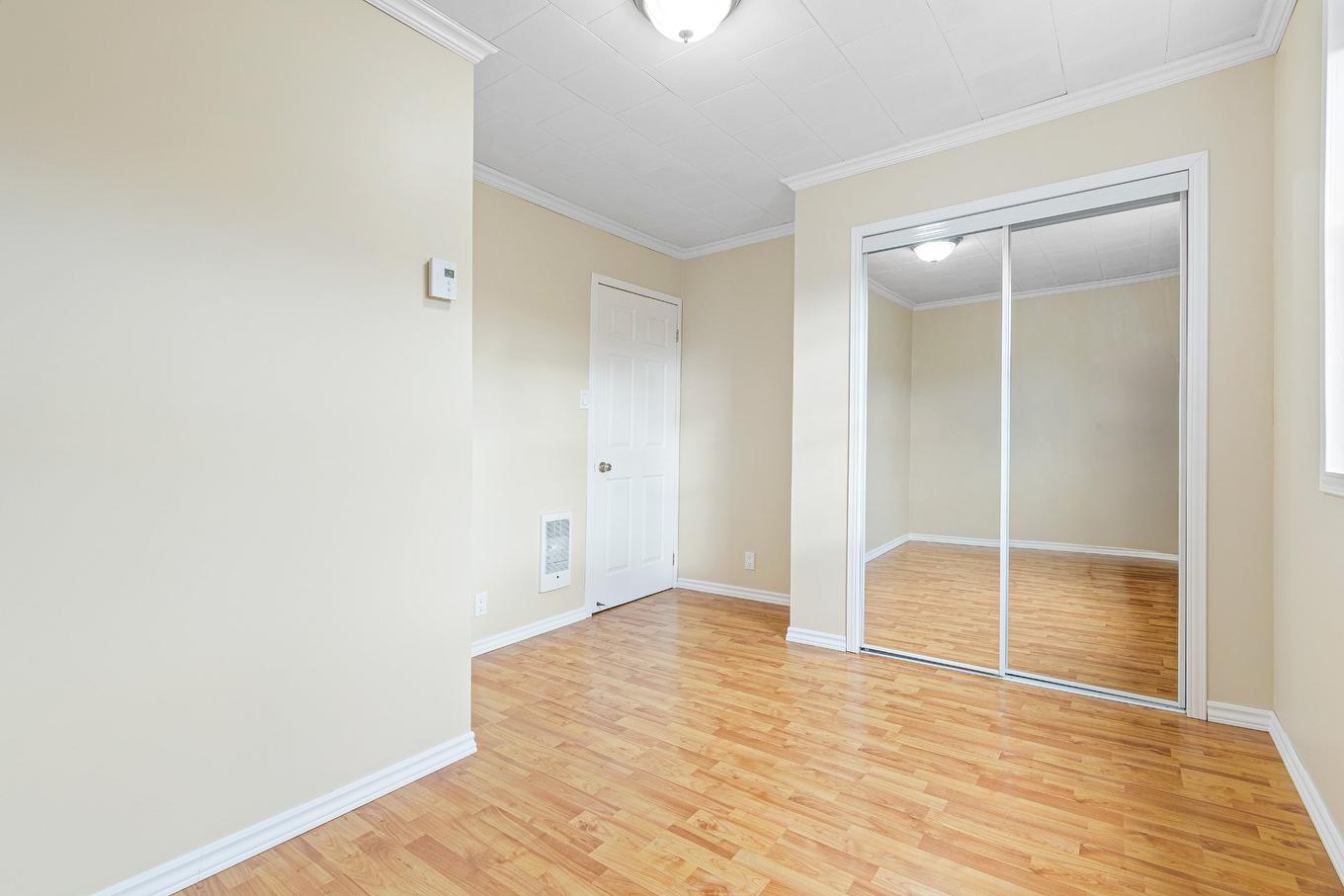 Bedroom - 4 Rue Louis-Seize, Brownsburg-Chatham, QC - Indoor Photo Showing Other Room