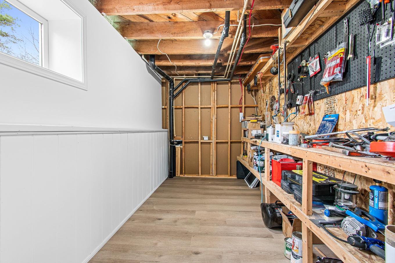 Workshop - 4 Rue Louis-Seize, Brownsburg-Chatham, QC - Indoor Photo Showing Basement