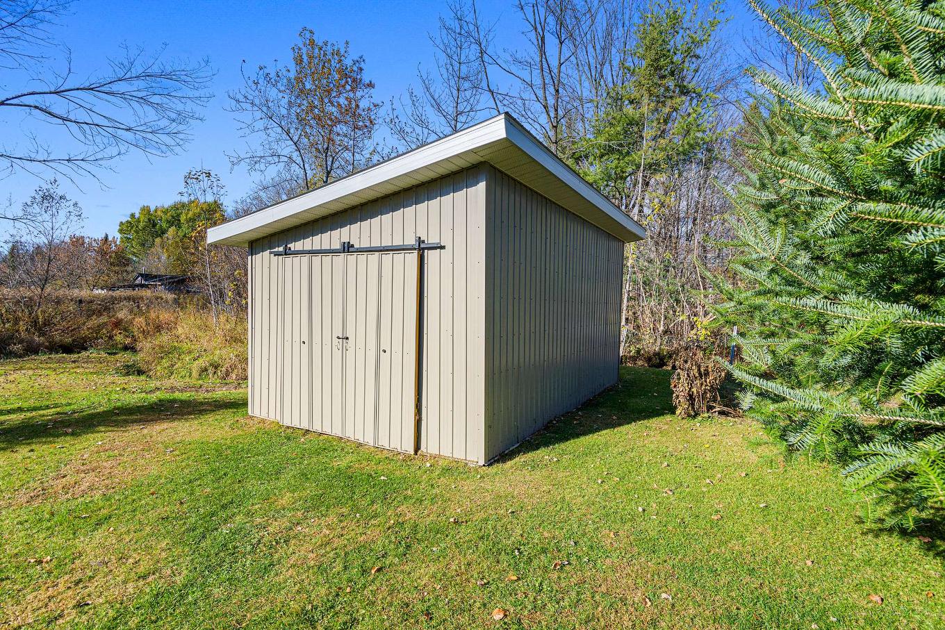 Shed - 4 Rue Louis-Seize, Brownsburg-Chatham, QC - Outdoor
