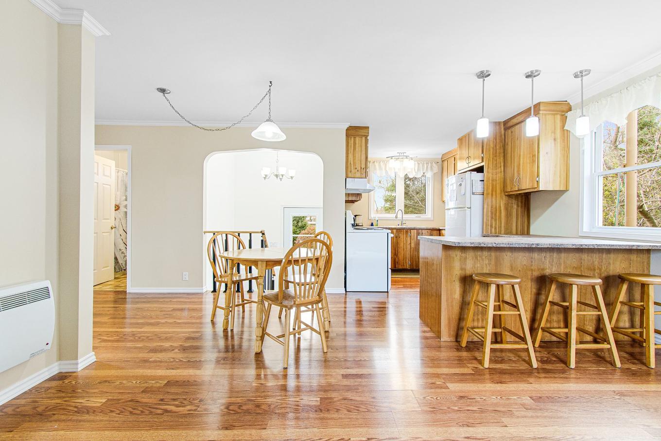 Overall view - 4 Rue Louis-Seize, Brownsburg-Chatham, QC - Indoor Photo Showing Dining Room