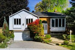 4240 Av. Maupassant Brossard, QC J4Y 1K5