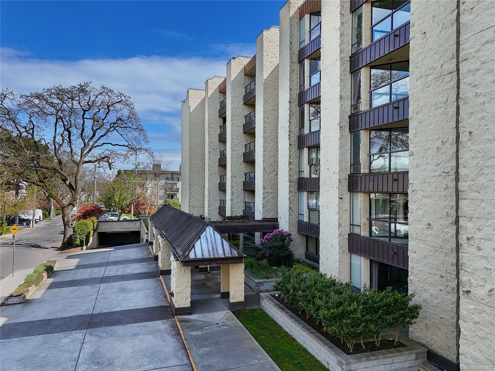 611-1745 Leighton Rd, Victoria, BC - Outdoor