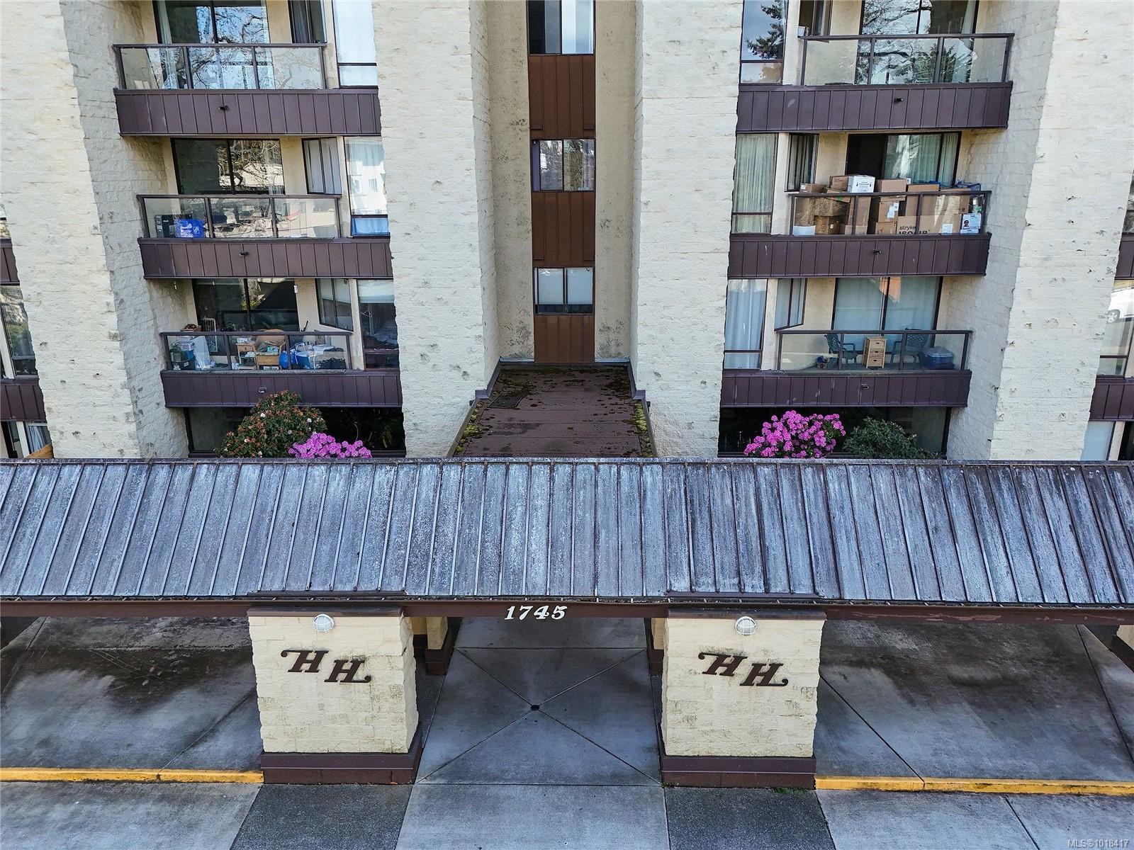 611-1745 Leighton Rd, Victoria, BC - Outdoor