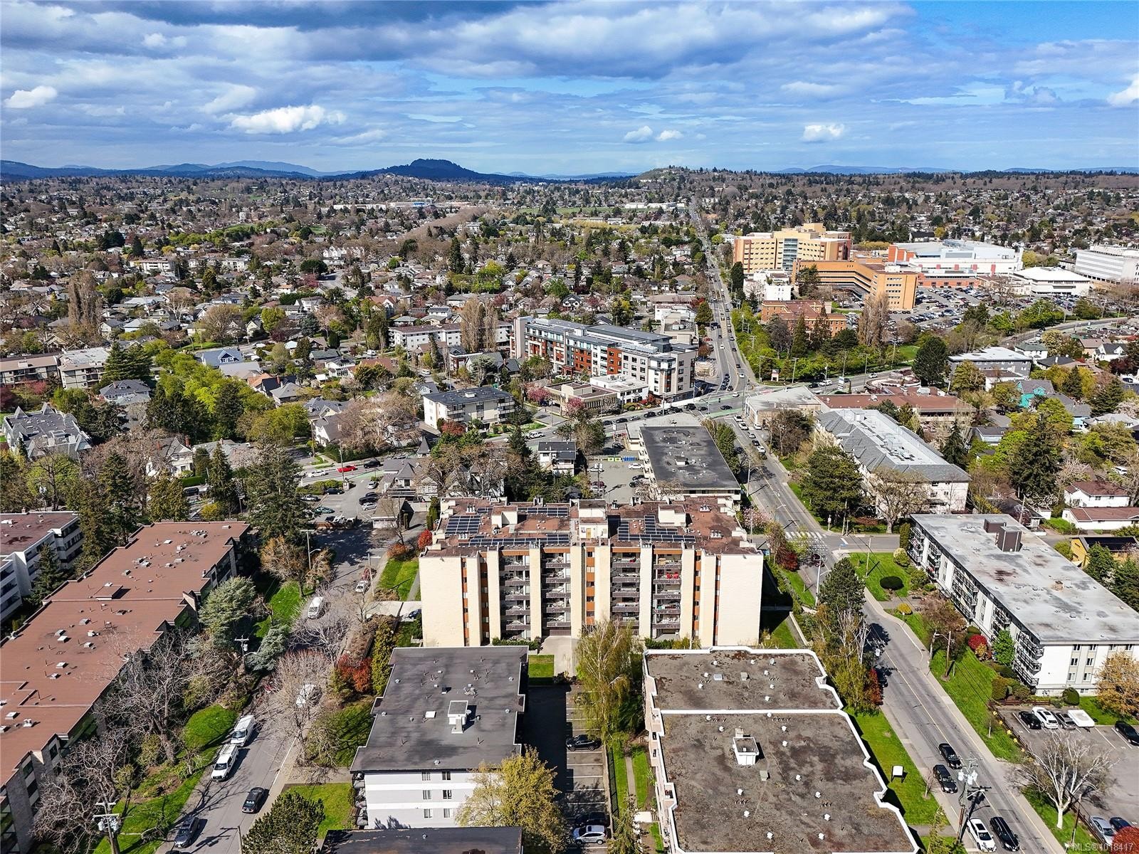 611-1745 Leighton Rd, Victoria, BC - Outdoor With View