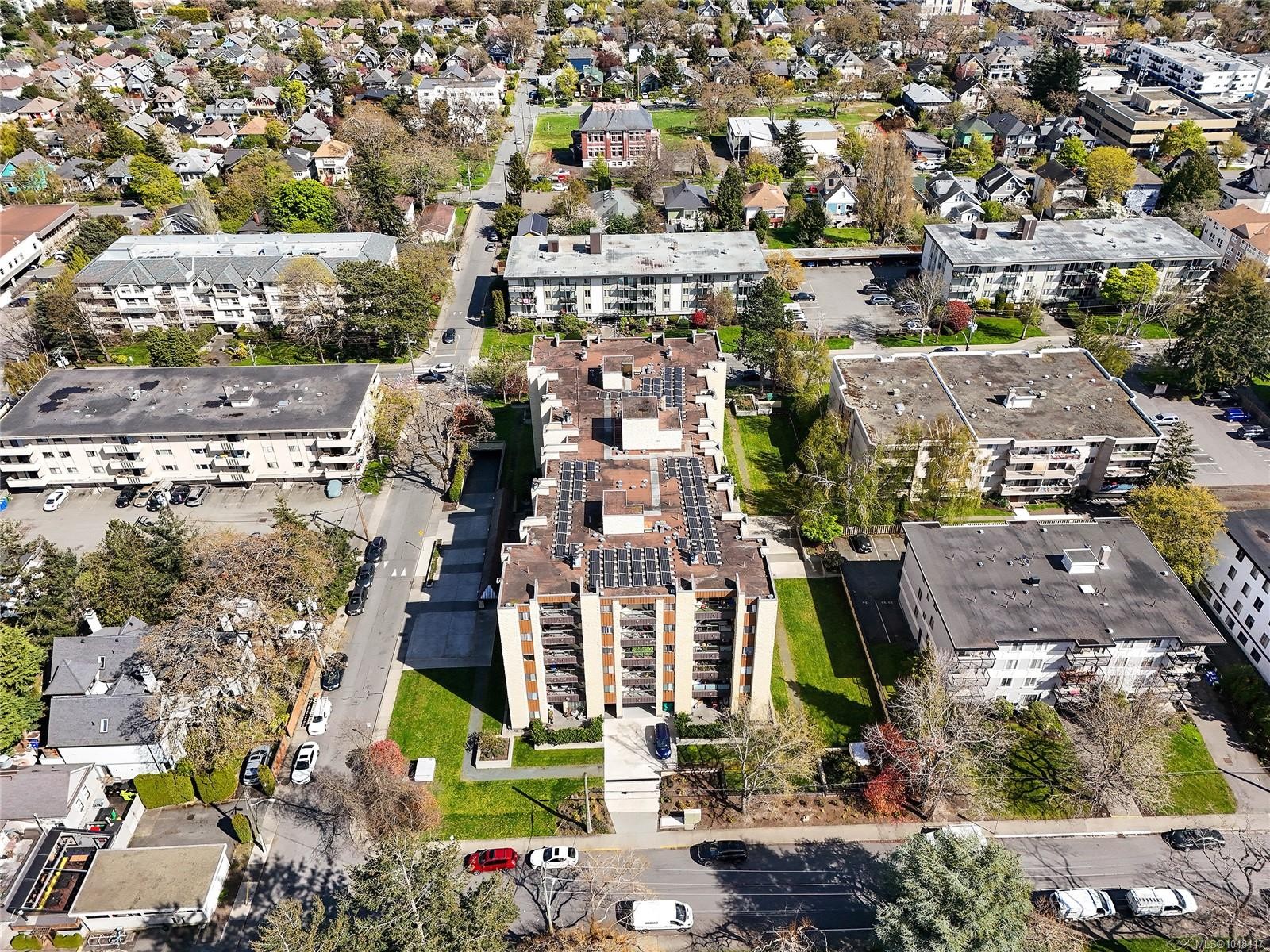 611-1745 Leighton Rd, Victoria, BC - Outdoor With View