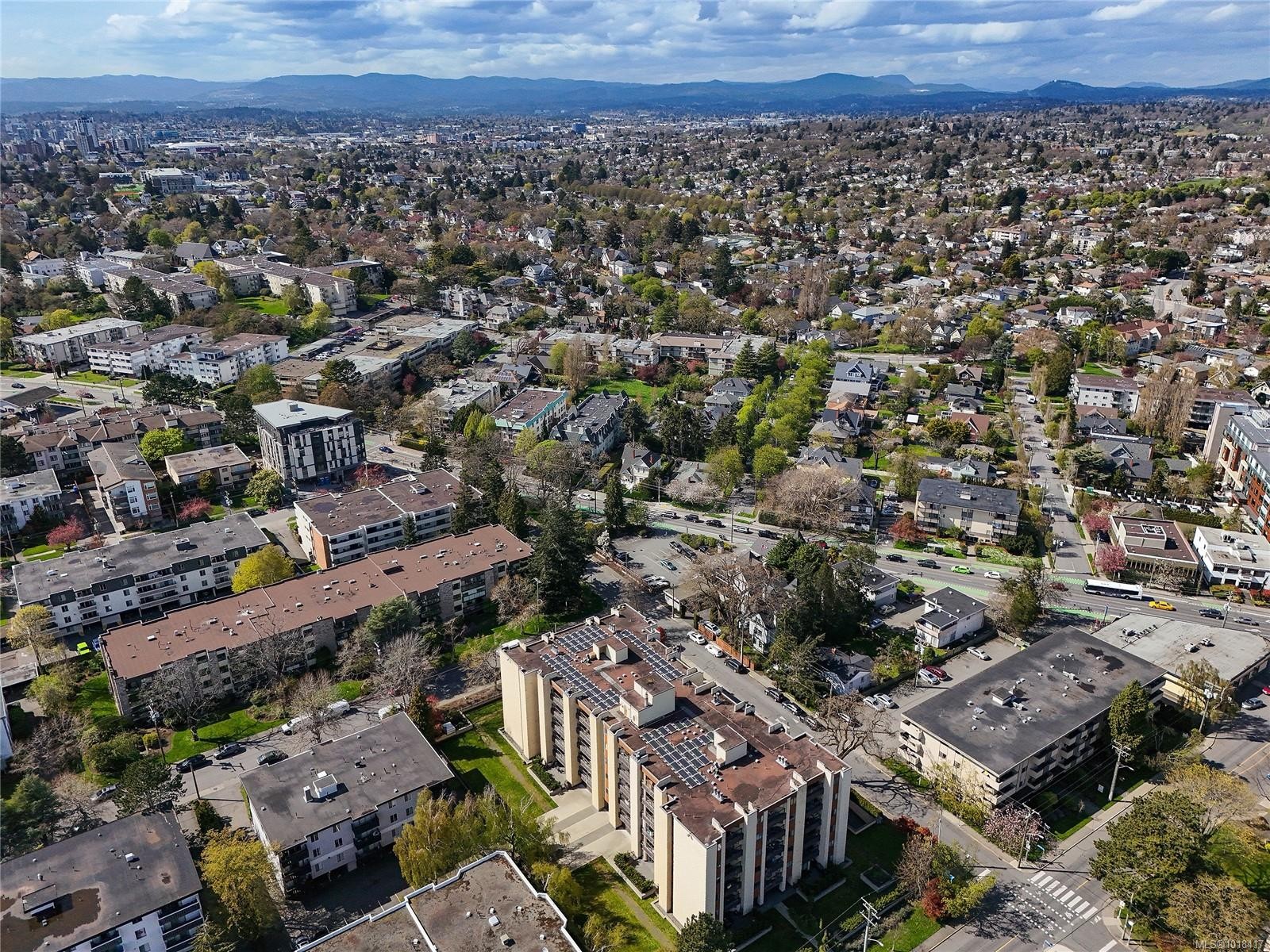 611-1745 Leighton Rd, Victoria, BC - Outdoor With View