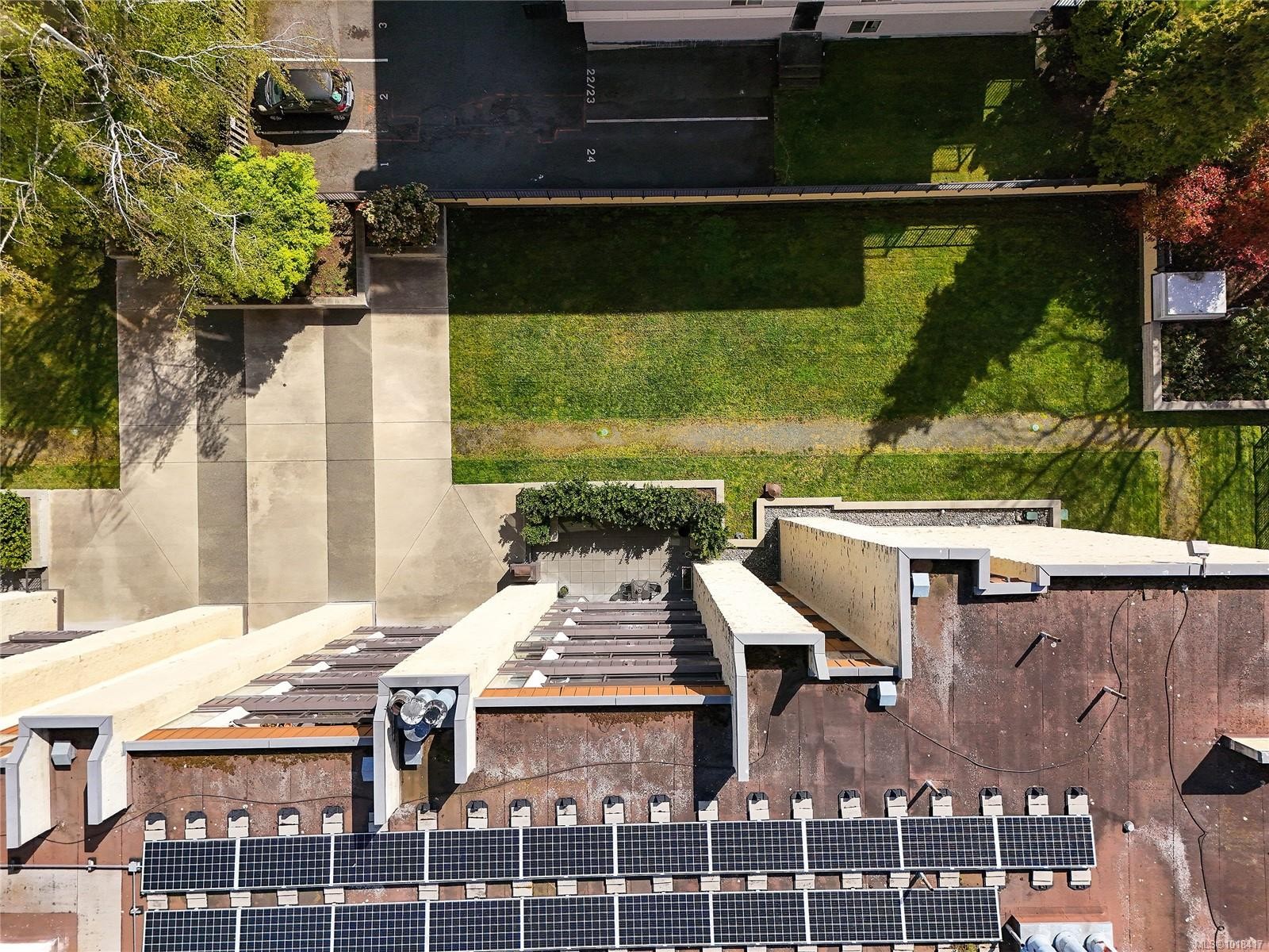 611-1745 Leighton Rd, Victoria, BC - Outdoor