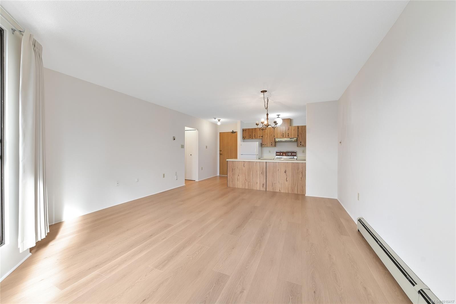 611-1745 Leighton Rd, Victoria, BC - Indoor