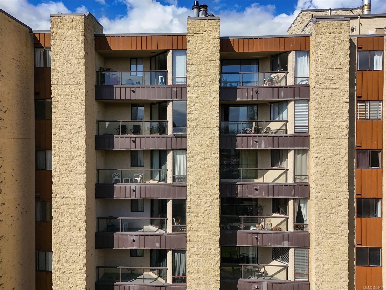 611-1745 Leighton Rd, Victoria, BC - Outdoor