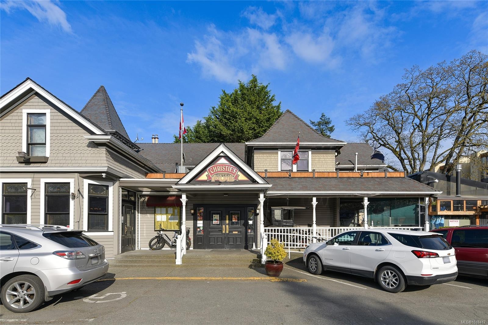 611-1745 Leighton Rd, Victoria, BC - Outdoor With Facade