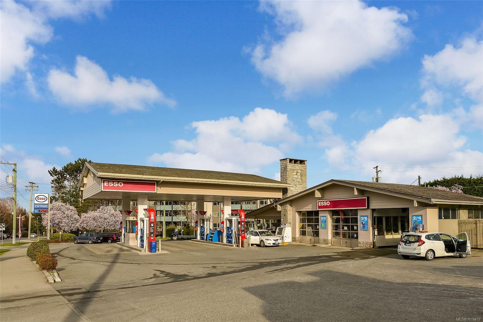 611-1745 Leighton Rd, Victoria, BC - Outdoor