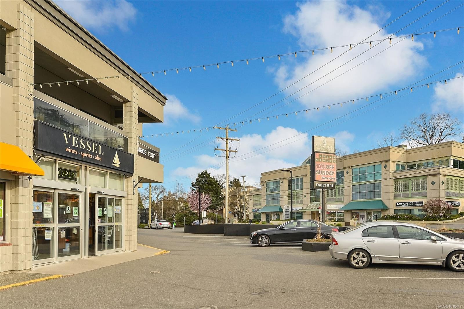 611-1745 Leighton Rd, Victoria, BC - Outdoor