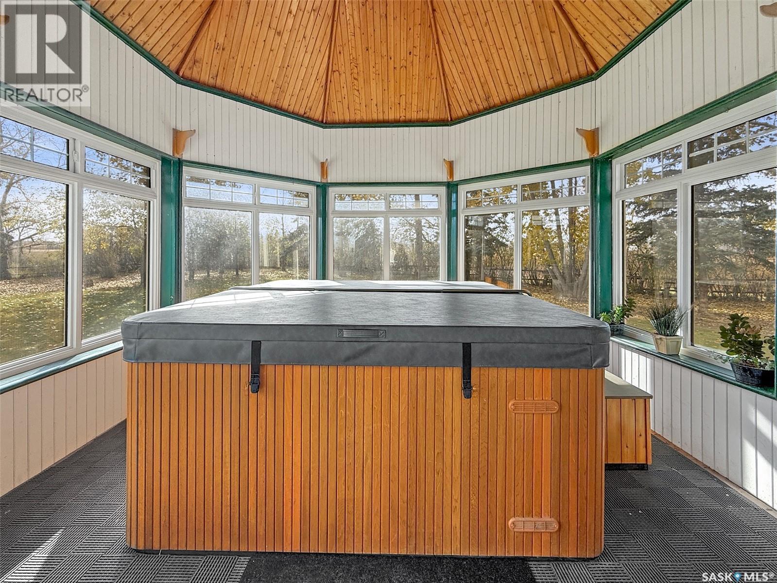 City Of Swift Current Acreage, Swift Current, SK - Indoor