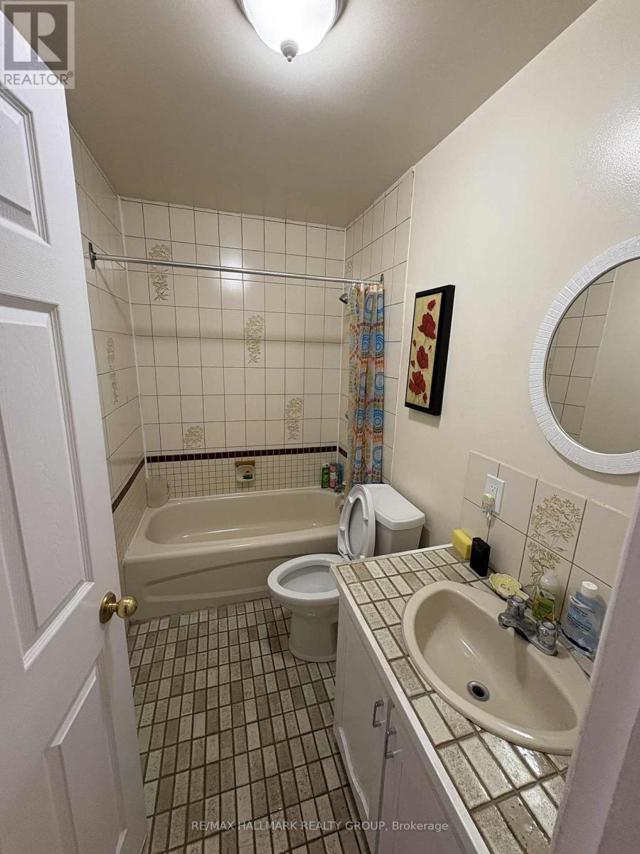 Unit 1 - Bathroom - 356 Gilmour Street, Ottawa, ON - Indoor Photo Showing Bathroom