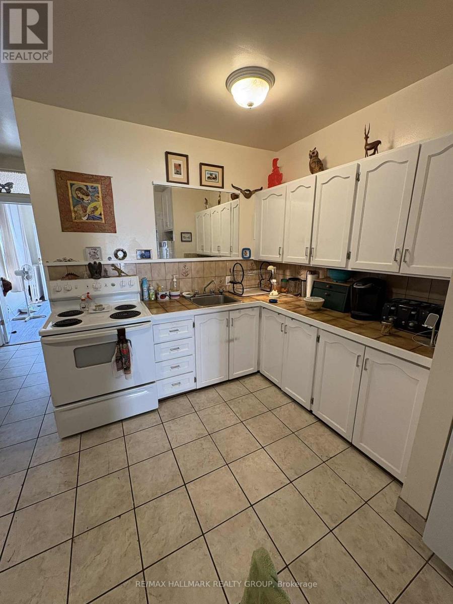 Unit 1 Kitchen - 356 Gilmour Street, Ottawa, ON - Indoor Photo Showing Kitchen