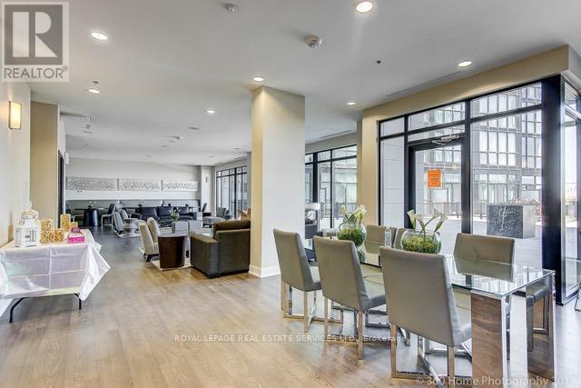 705 - 2900 Highway 7 W, Vaughan, ON - Indoor Photo Showing Dining Room