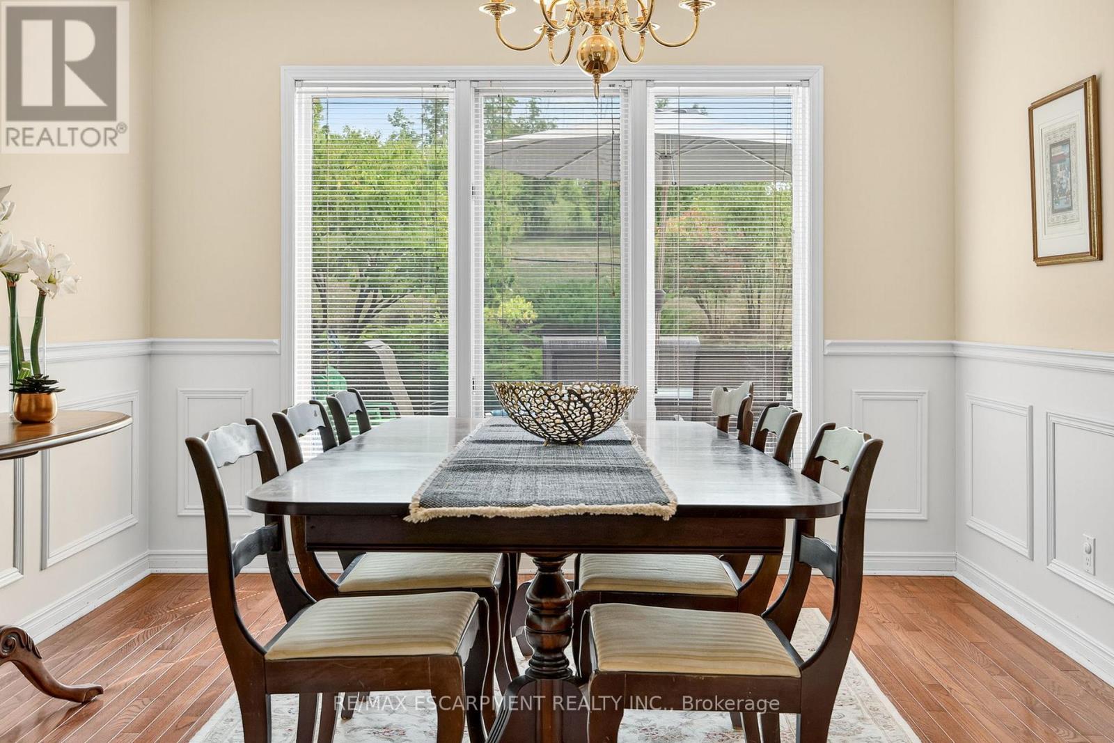 22 Weneil Drive, Hamilton, ON - Indoor Photo Showing Dining Room