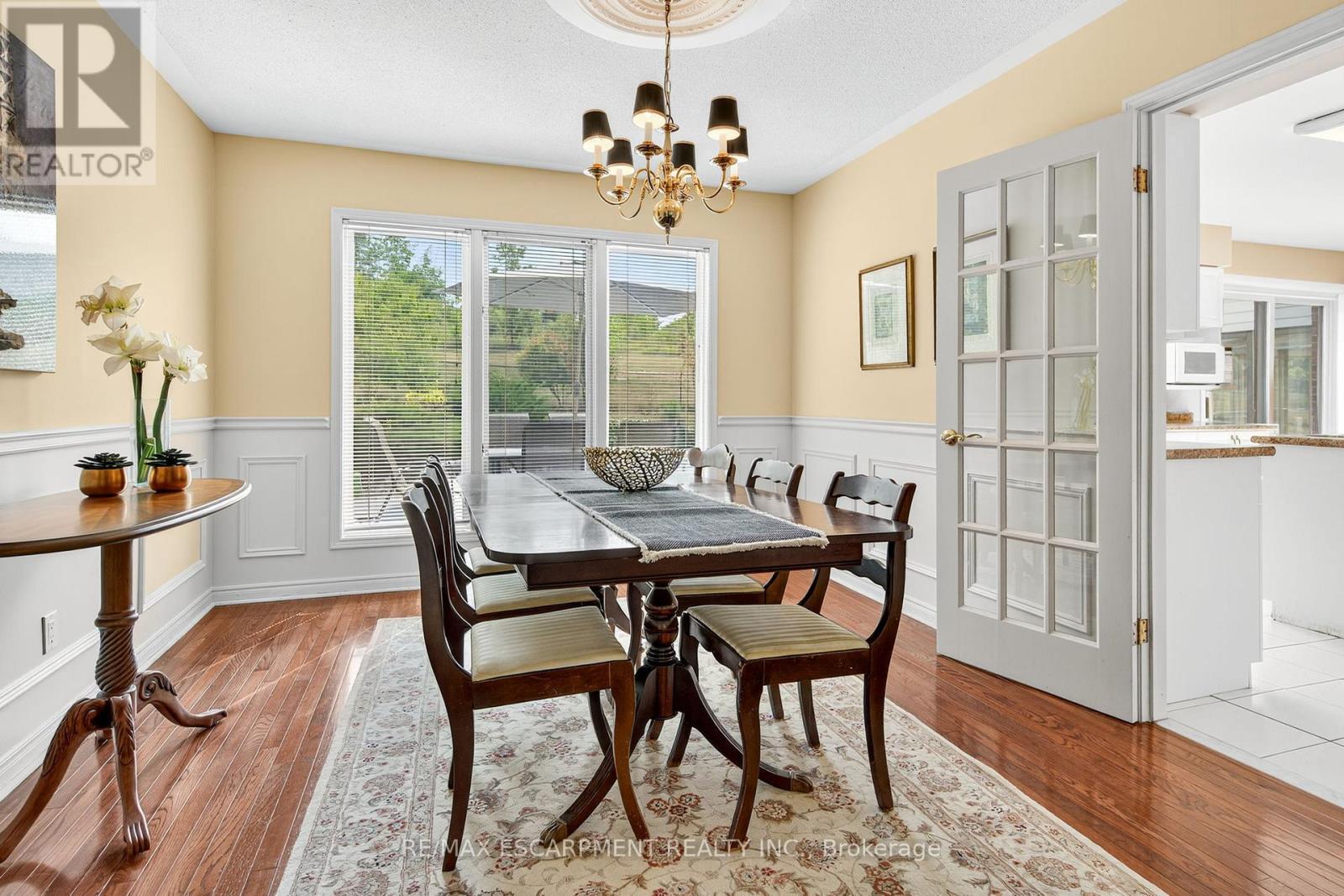 22 Weneil Drive, Hamilton, ON - Indoor Photo Showing Dining Room