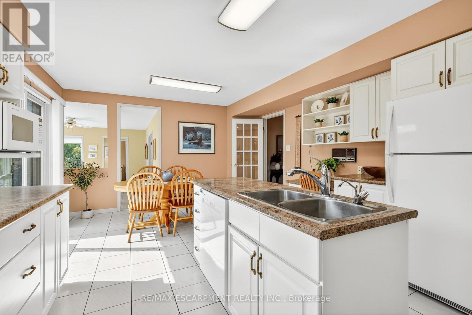22 Weneil Drive, Hamilton, ON - Indoor Photo Showing Kitchen With Double Sink