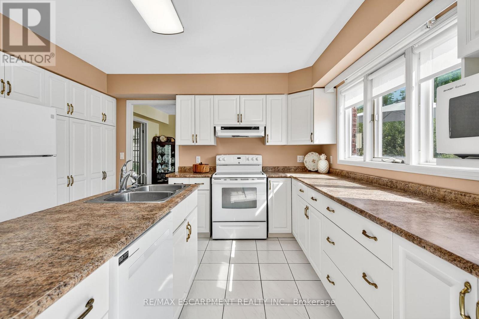 22 Weneil Drive, Hamilton, ON - Indoor Photo Showing Kitchen With Double Sink