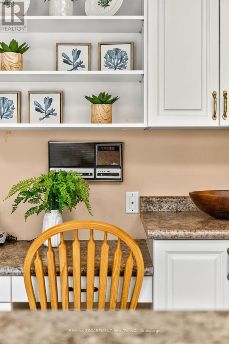 22 Weneil Drive, Hamilton, ON - Indoor Photo Showing Other Room