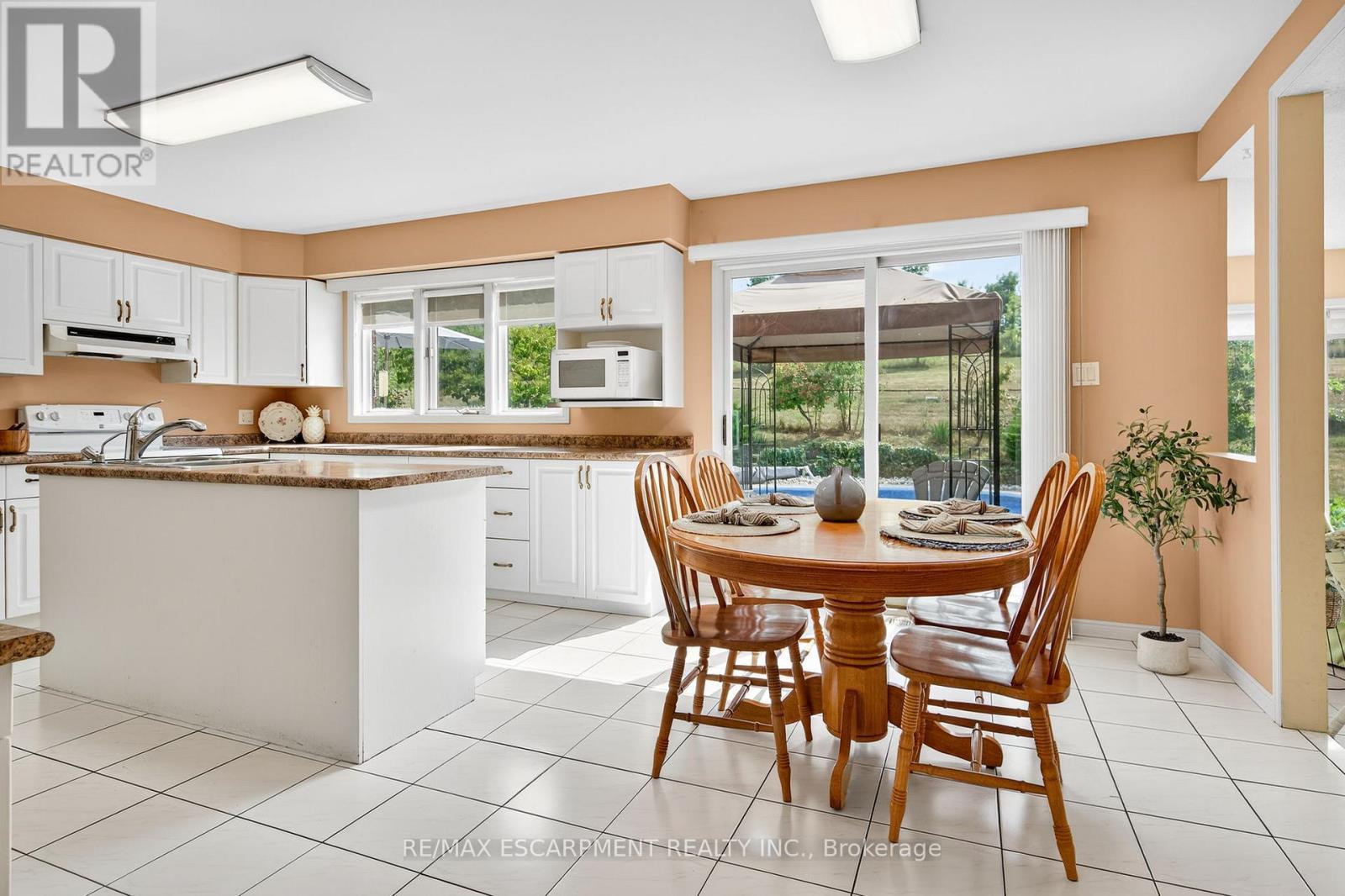 22 Weneil Drive, Hamilton, ON - Indoor