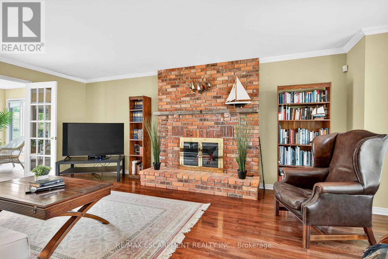 22 Weneil Drive, Hamilton, ON - Indoor Photo Showing Living Room With Fireplace