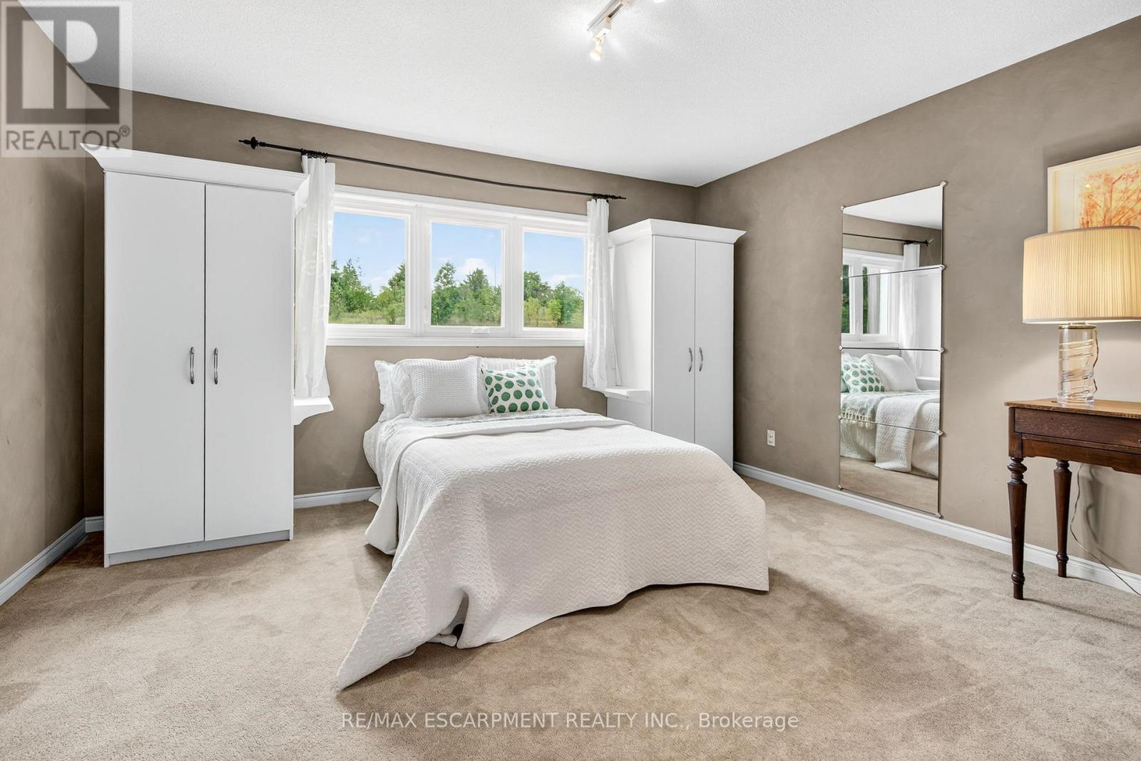 22 Weneil Drive, Hamilton, ON - Indoor Photo Showing Bedroom