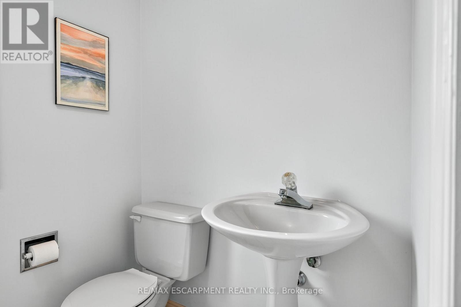22 Weneil Drive, Hamilton, ON - Indoor Photo Showing Bathroom