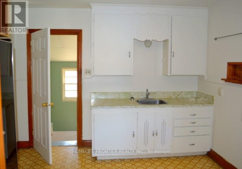 92 King Street W, Mississauga, ON - Indoor Photo Showing Other Room