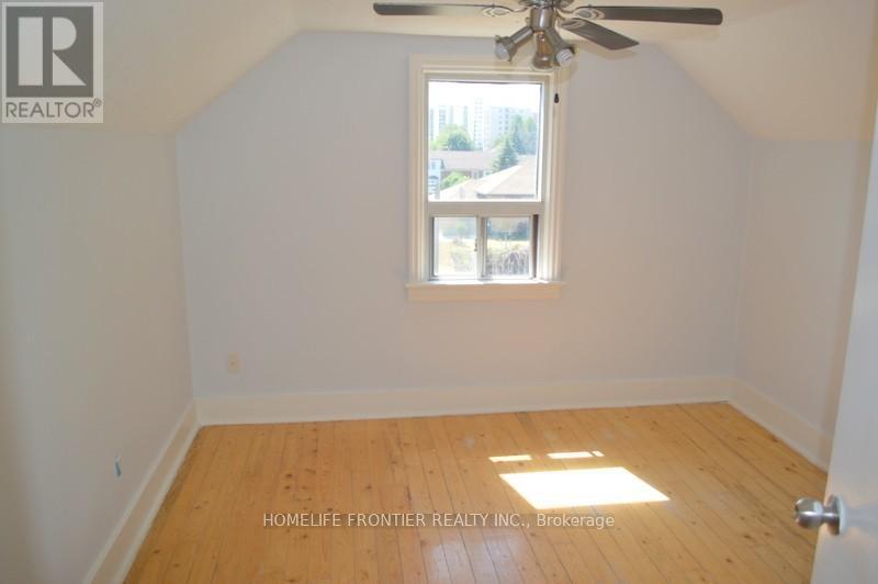 92 King Street W, Mississauga, ON - Indoor Photo Showing Other Room