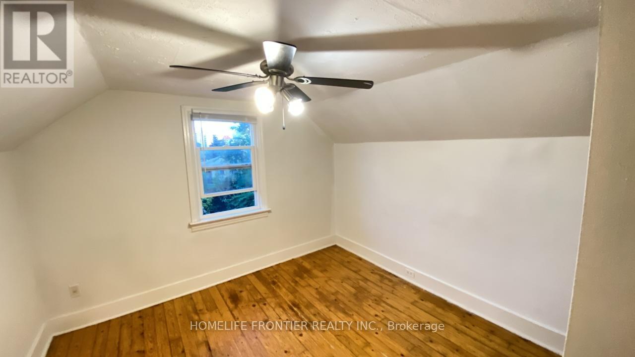 92 King Street W, Mississauga, ON - Indoor Photo Showing Other Room