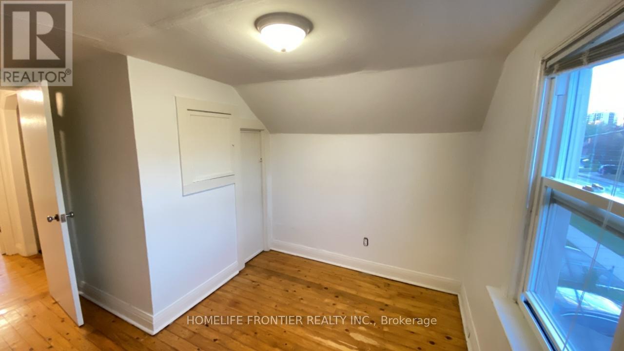 92 King Street W, Mississauga, ON - Indoor Photo Showing Other Room