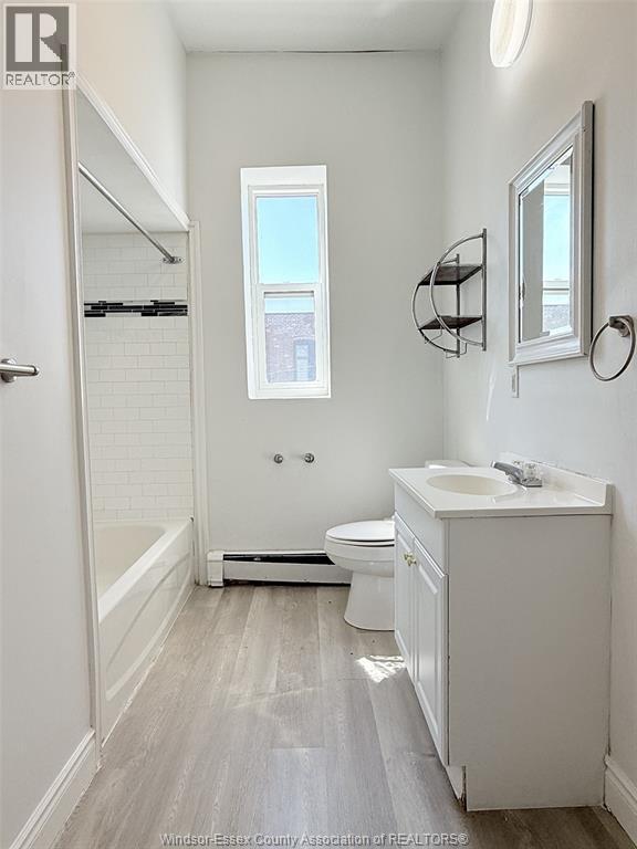 1188 Wyandotte Street East Unit# 4, Windsor, ON - Indoor Photo Showing Bathroom