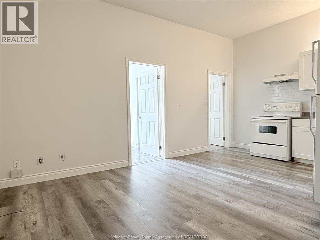 1188 Wyandotte Street East Unit# 4, Windsor, ON - Indoor Photo Showing Kitchen